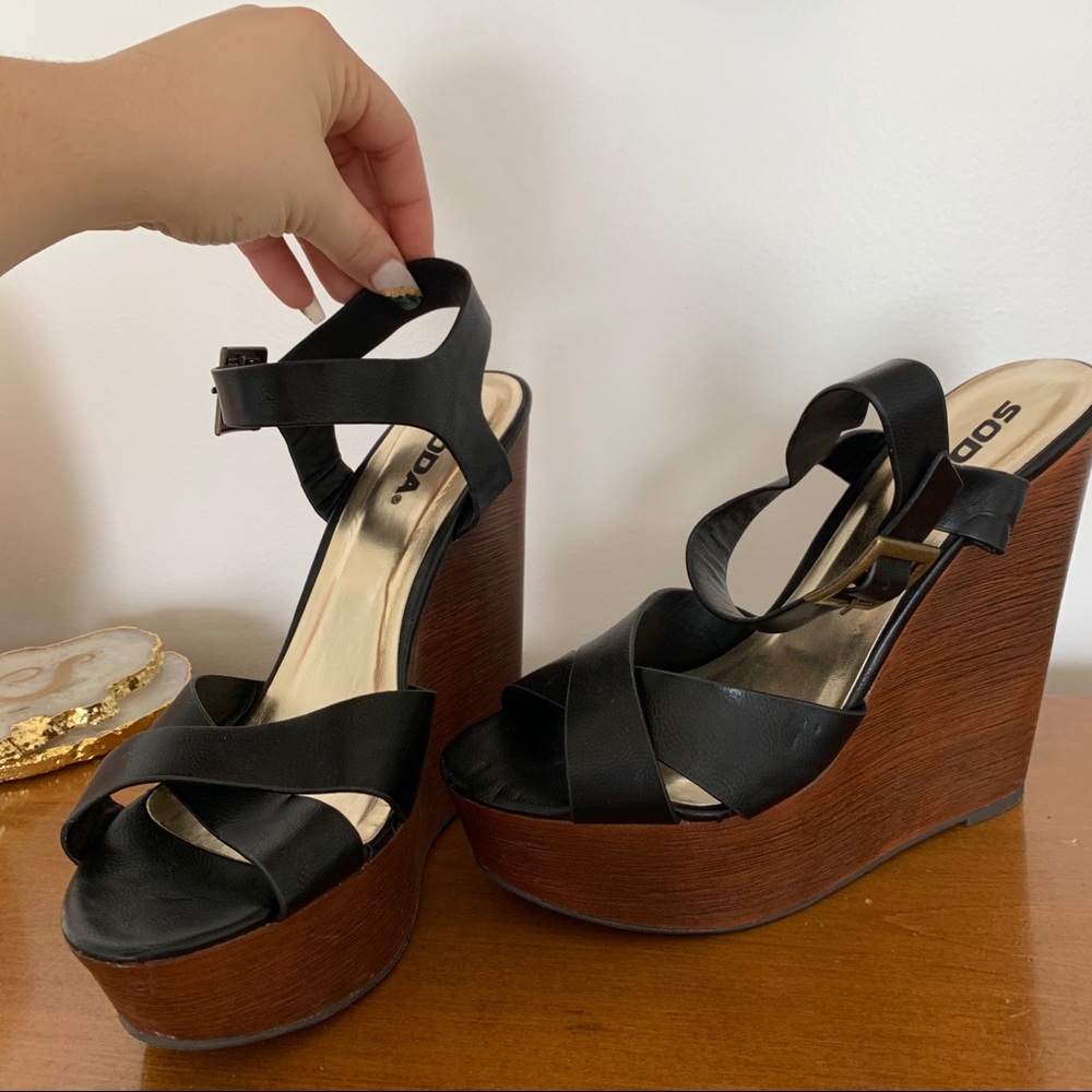 Black Wedges